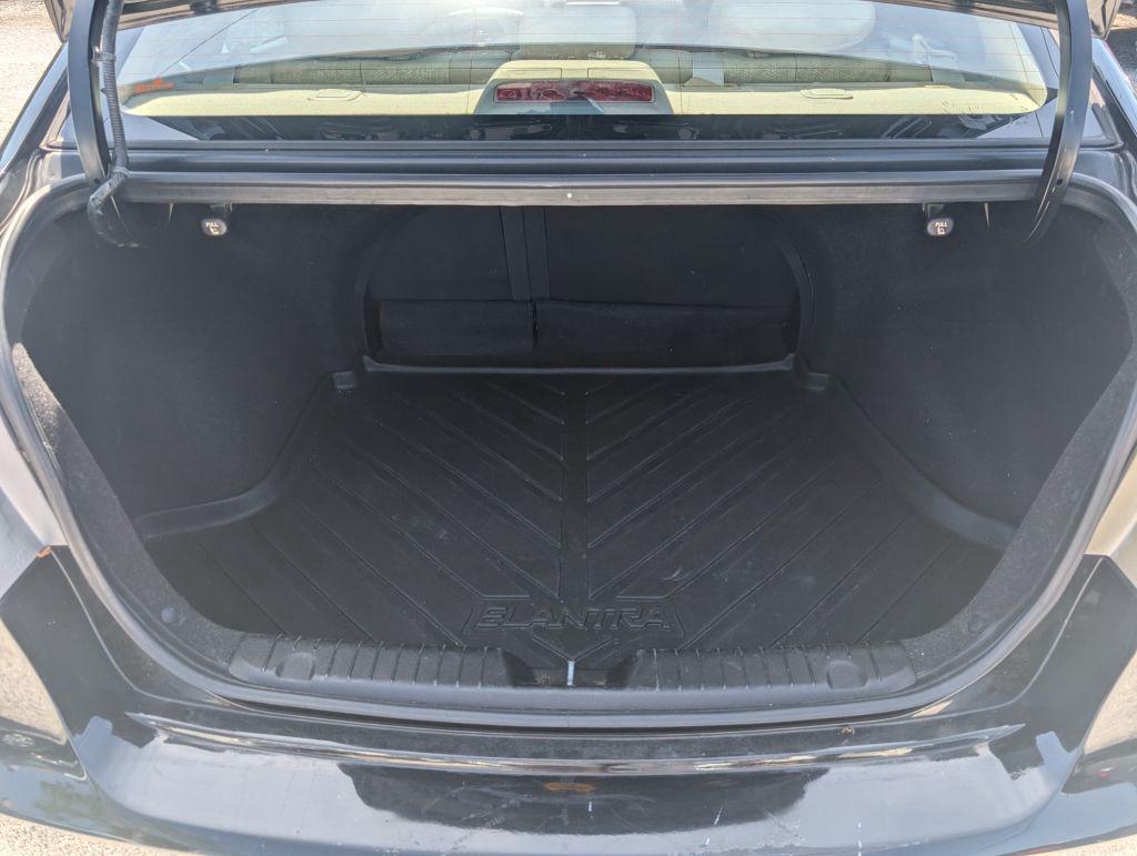 2010 Hyundai Elantra GLS photo
