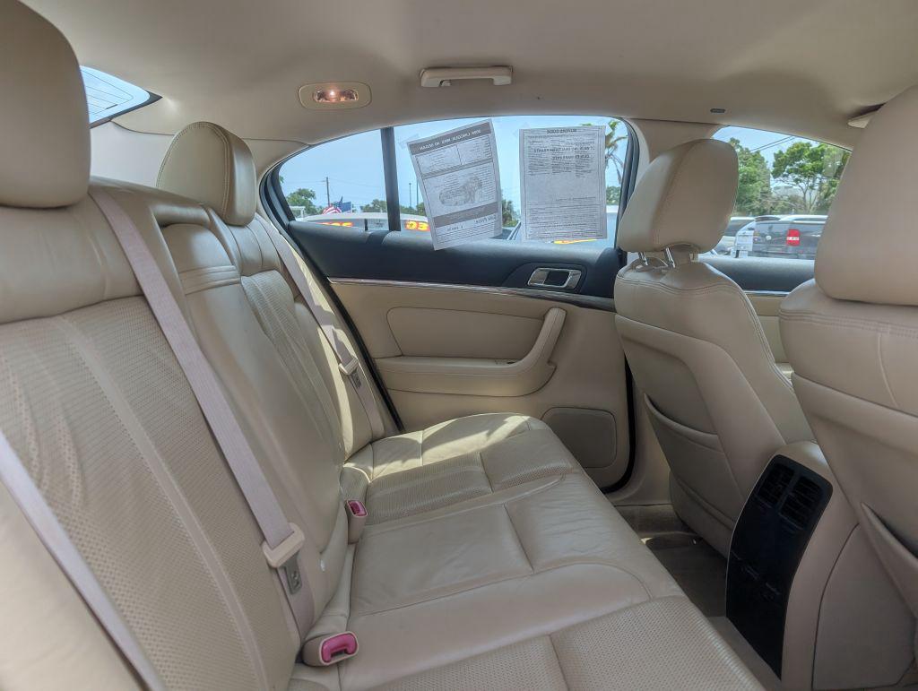 2009 Lincoln MKS photo