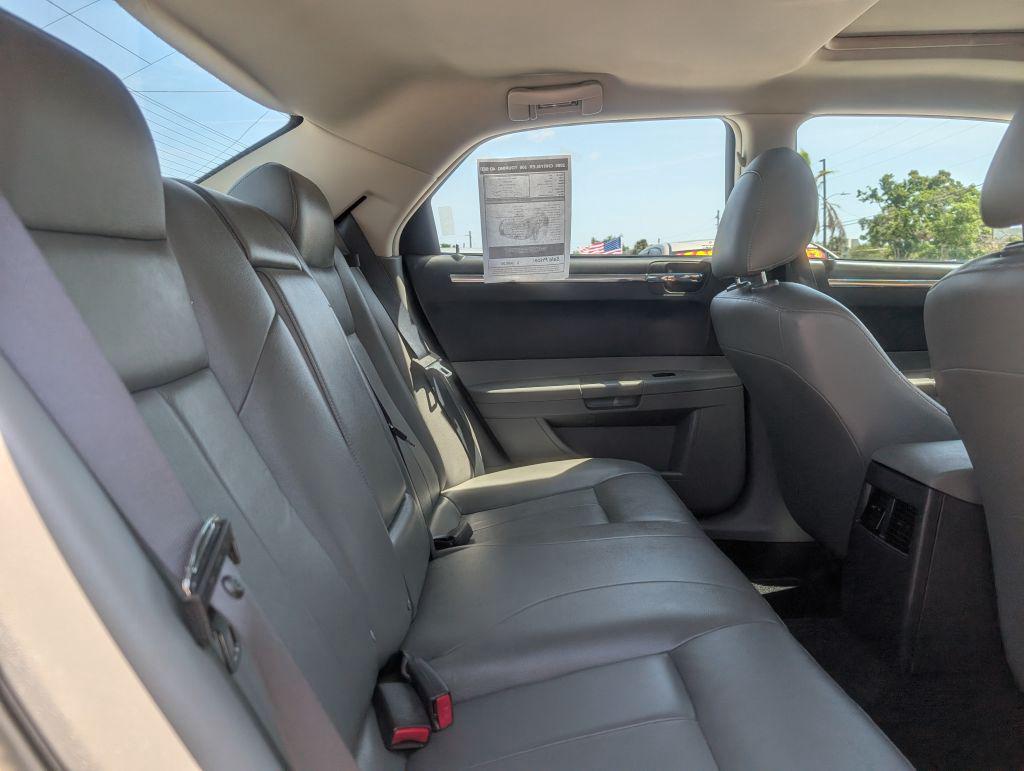 2005 Chrysler 300 Touring photo
