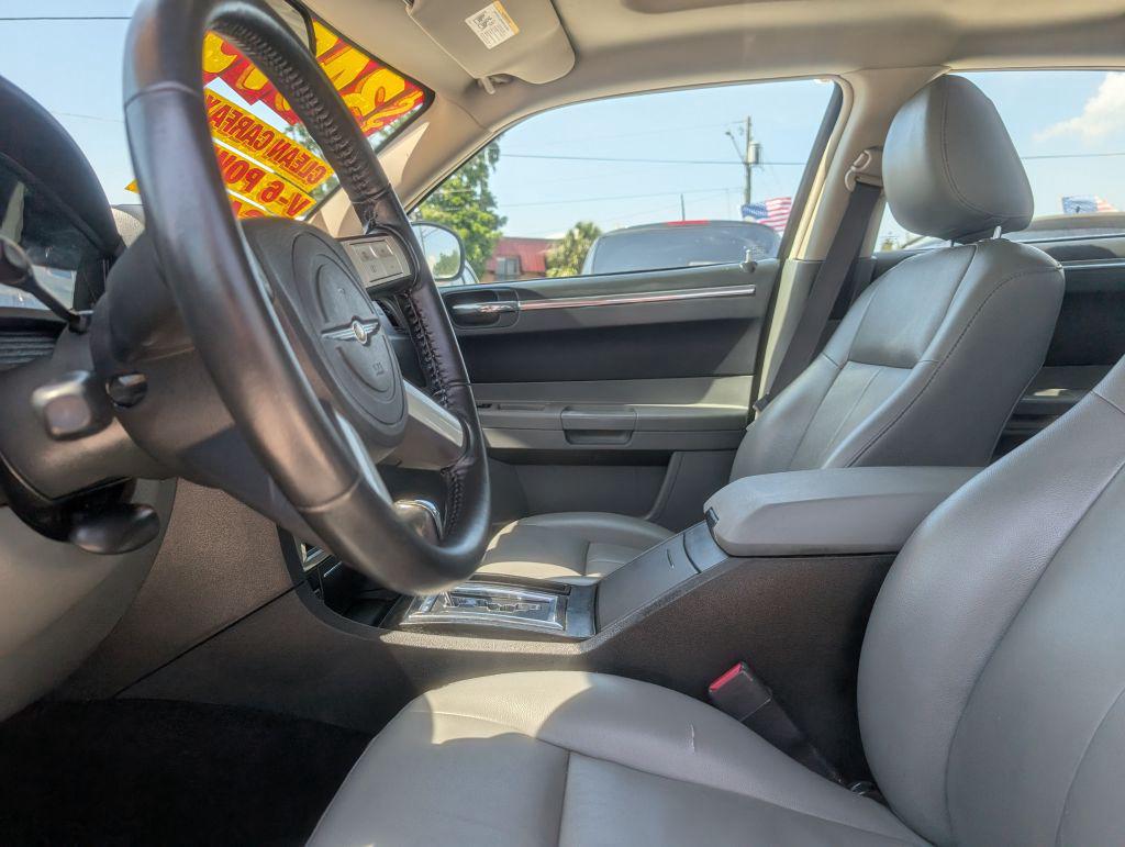 2005 Chrysler 300 Touring photo
