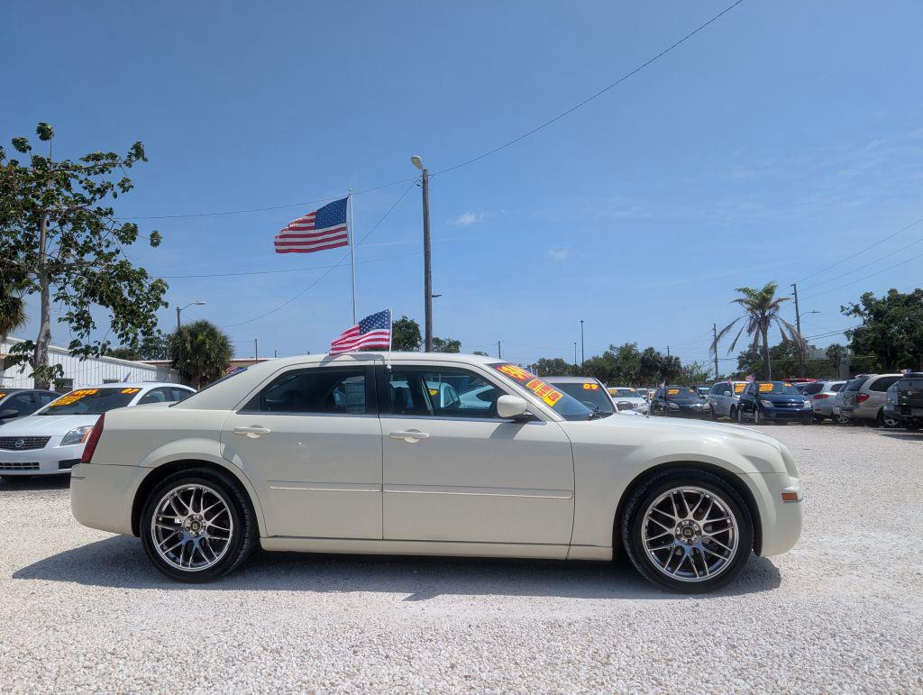 2005 Chrysler 300 Touring photo
