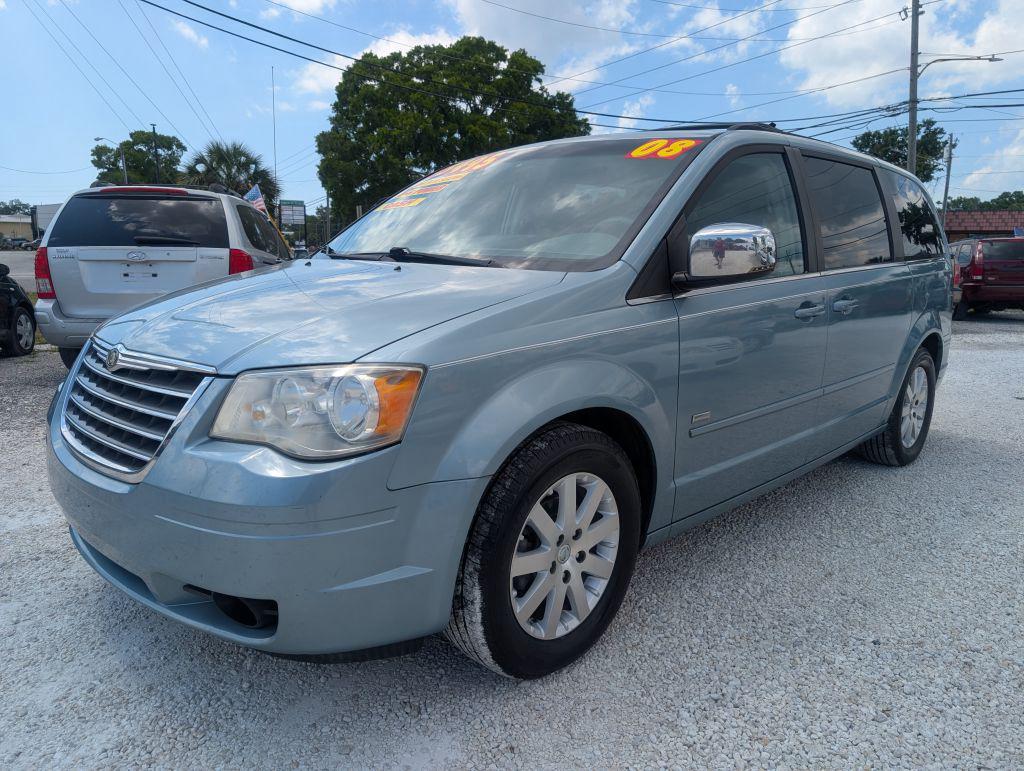 2008 Chrysler Town And Country - $3,495