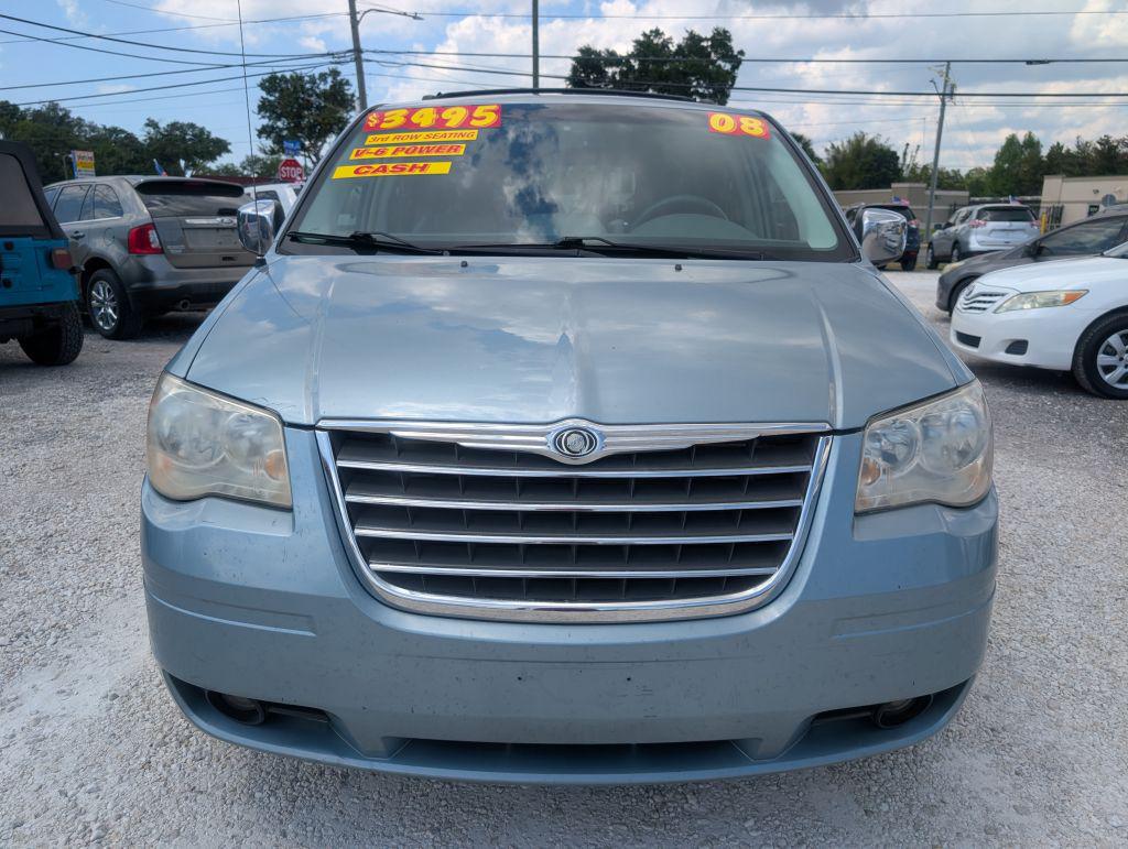 2008 Chrysler Town And Country - $3,495