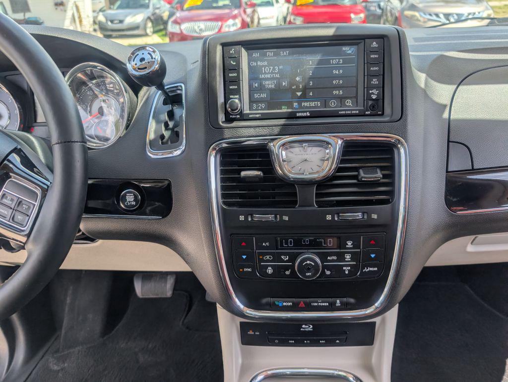 2014 Chrysler Town And Country - $6,995