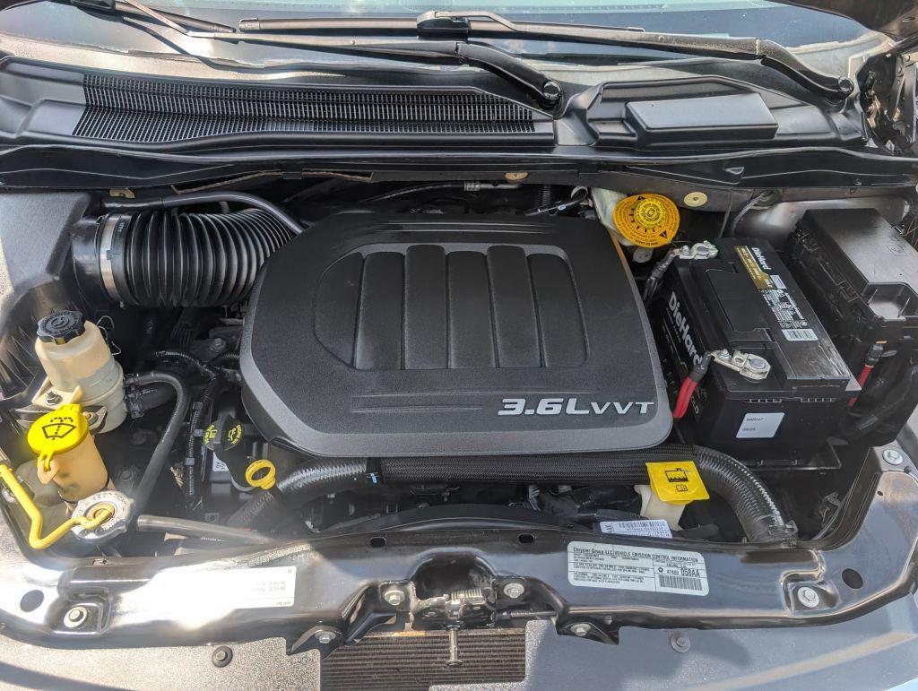2014 Chrysler Town And Country - $6,995