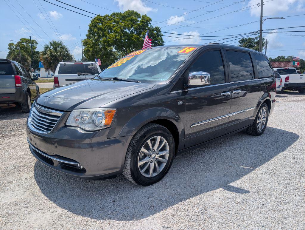 2014 Chrysler Town And Country - $6,995