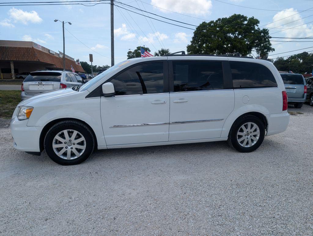 2014 Chrysler Town And Country - $4,995