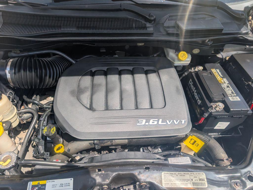 2013 Chrysler Town And Country - $5,495