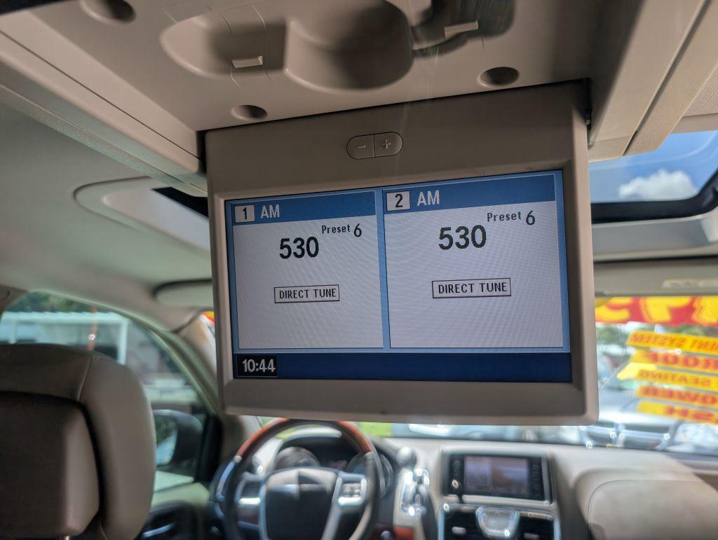 2013 Chrysler Town And Country - $5,495