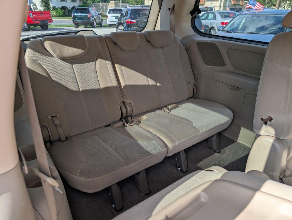 2010 Kia Sedona - $2,995
