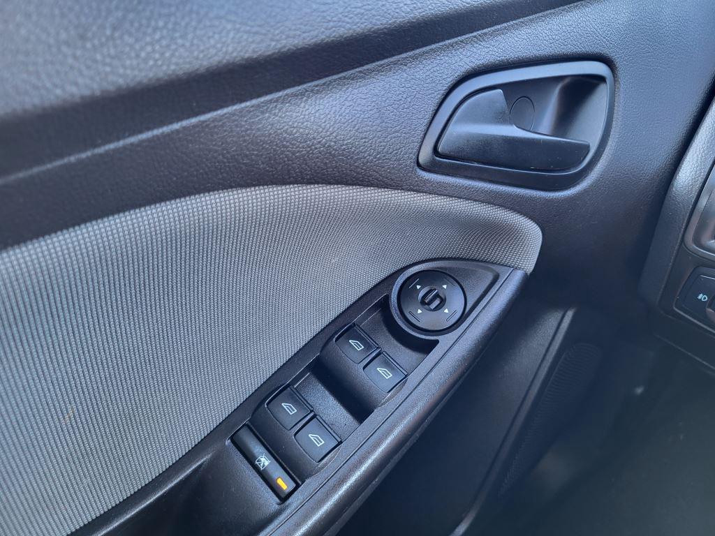 2012 Ford Focus SE photo