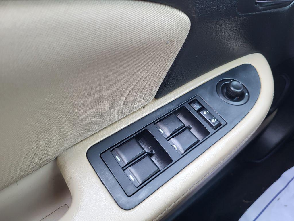2014 Chrysler 200 LX photo