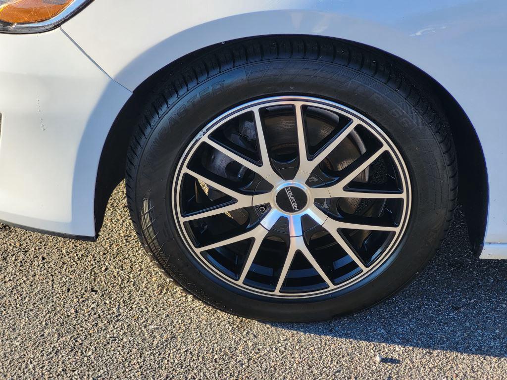 2020 Chevrolet Malibu - $9,995