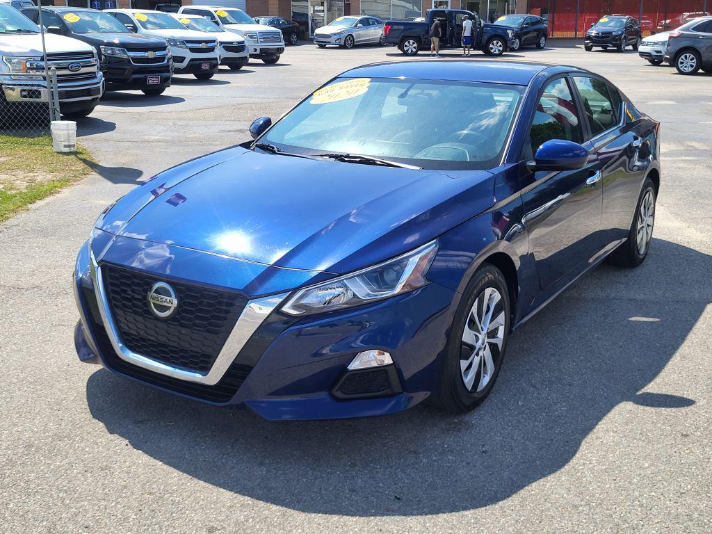 2019 Nissan Altima - $11,500