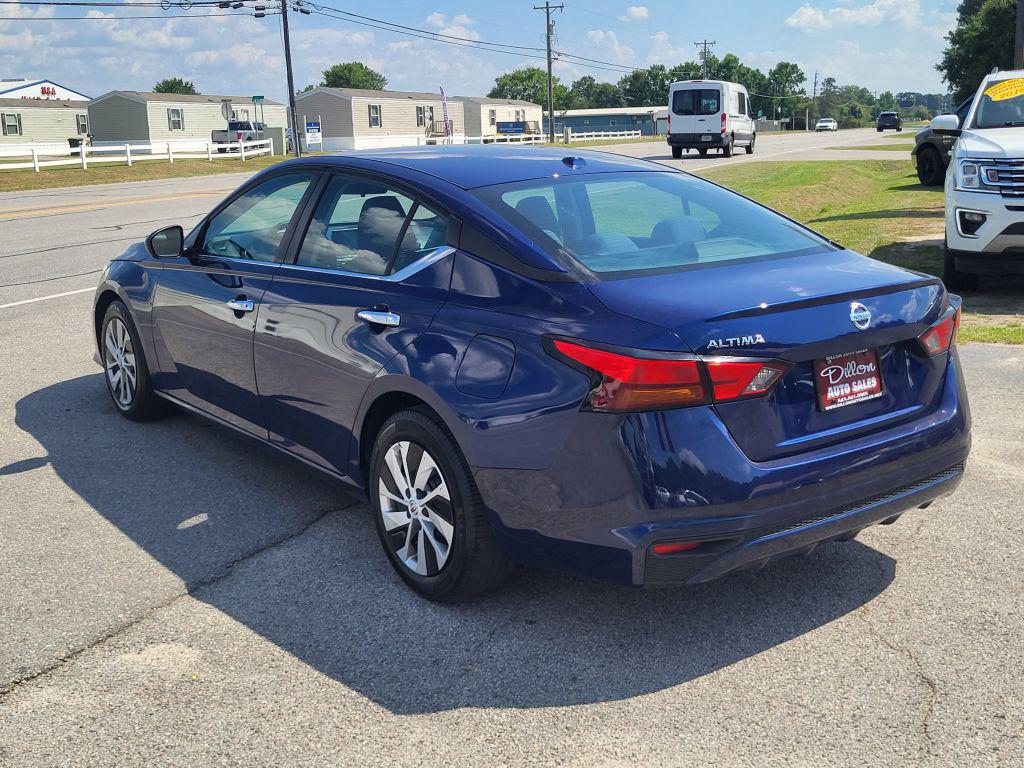 2019 Nissan Altima - $11,500