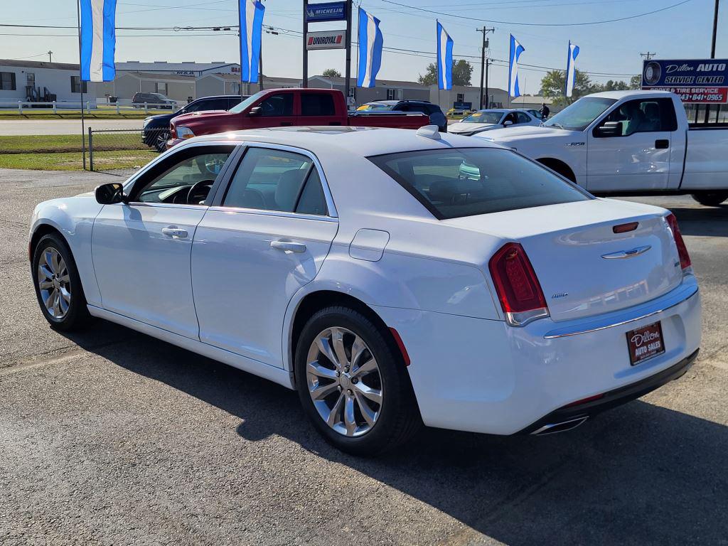 2019 Chrysler 300 - $14,500