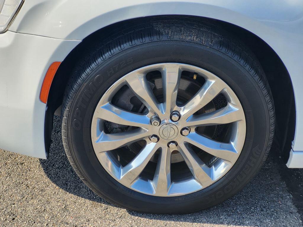 2019 Chrysler 300 - $14,500
