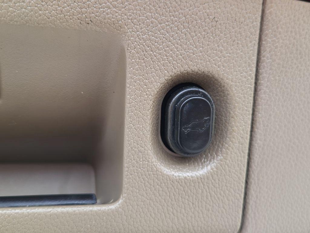 2016 Chevrolet Suburban - $17,500