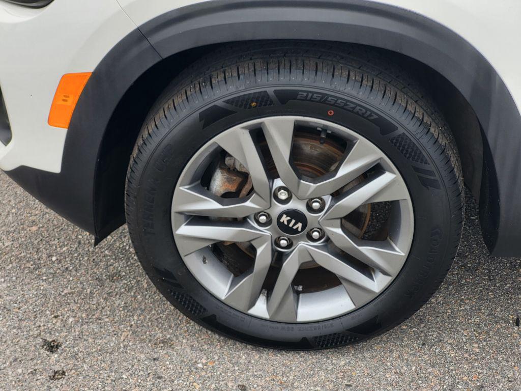 2021 Kia Seltos - $15,400