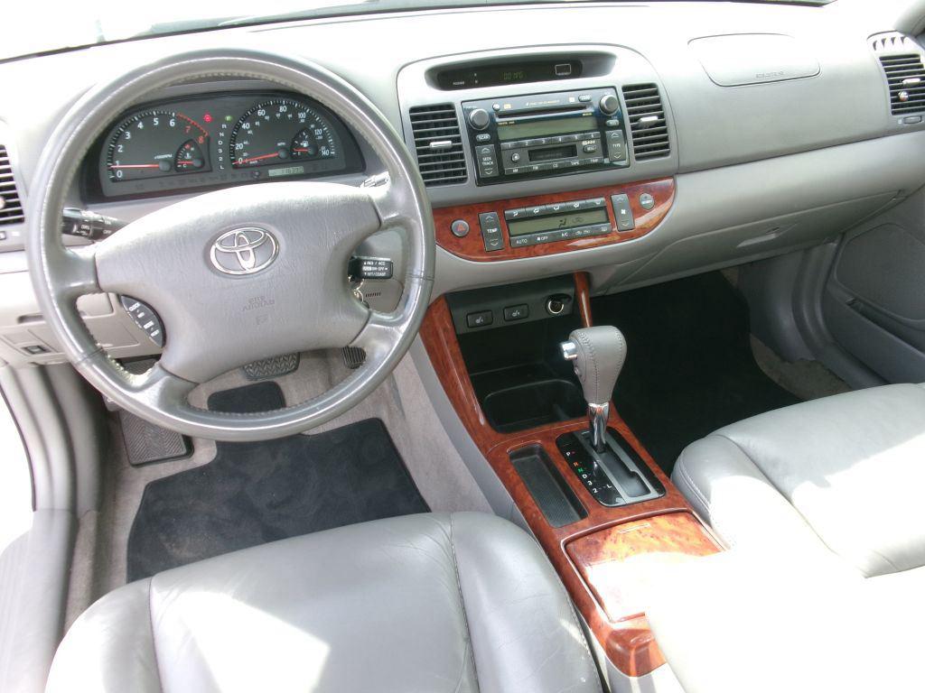 2004 Toyota Camry LE V6 photo
