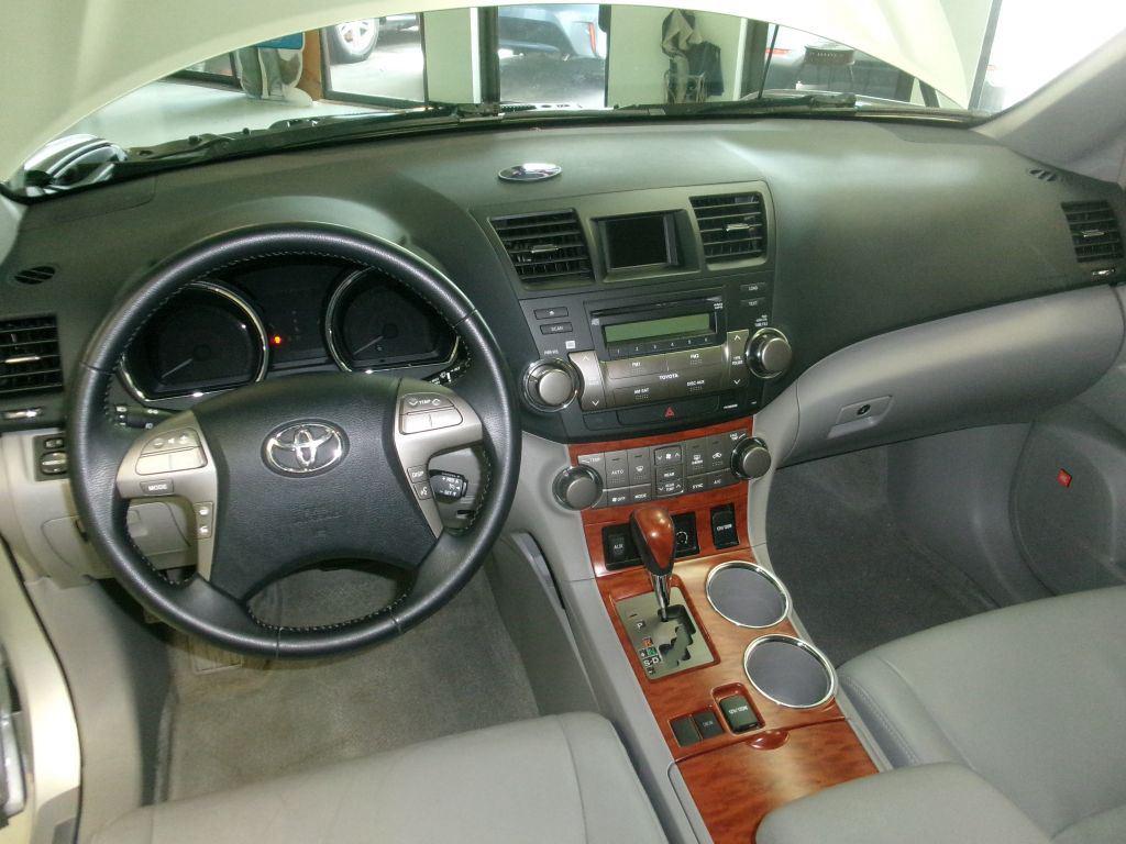 2008 Toyota Highlander - $12,999