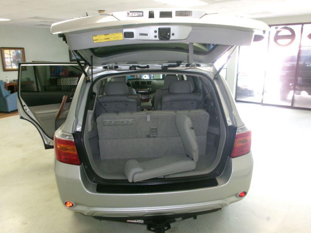 2008 Toyota Highlander - $12,999