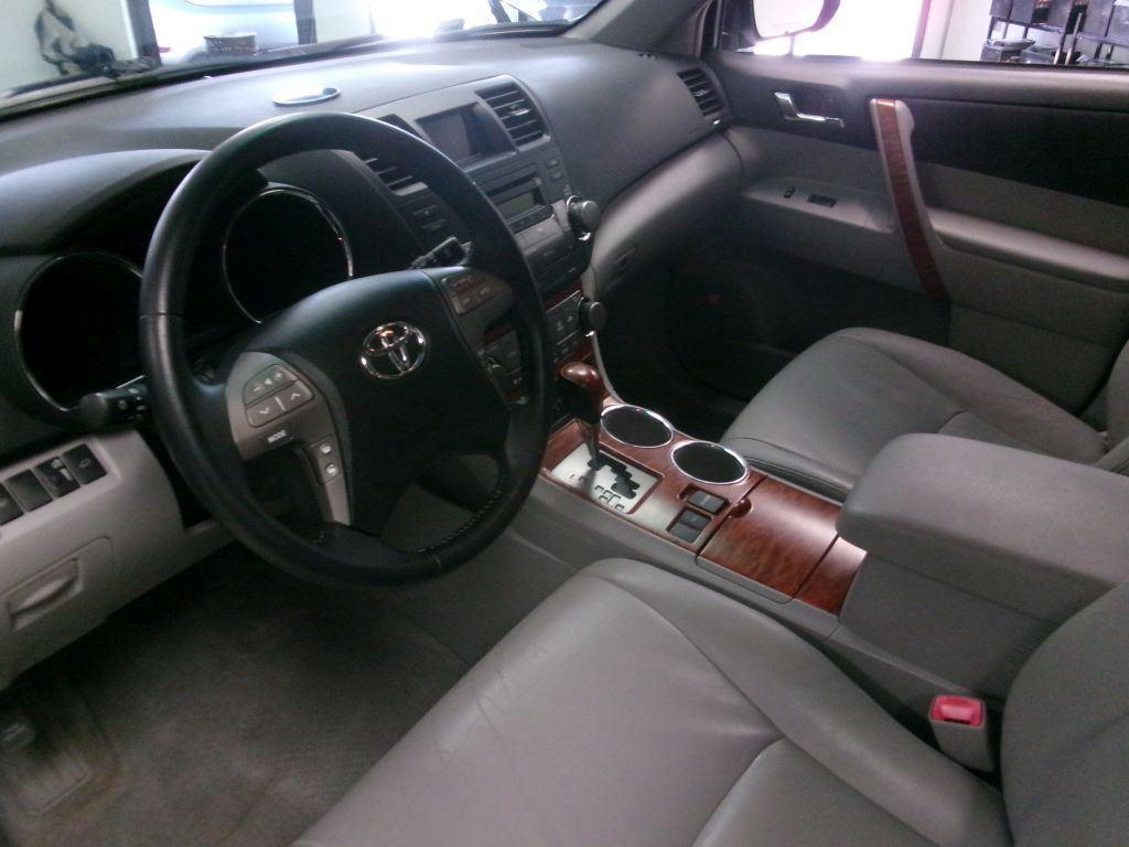 2008 Toyota Highlander - $12,999