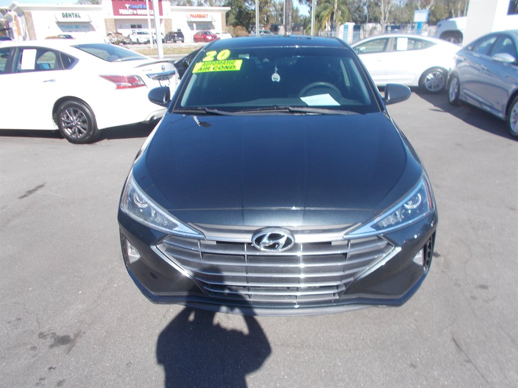 2020 Hyundai Elantra SEL's photo