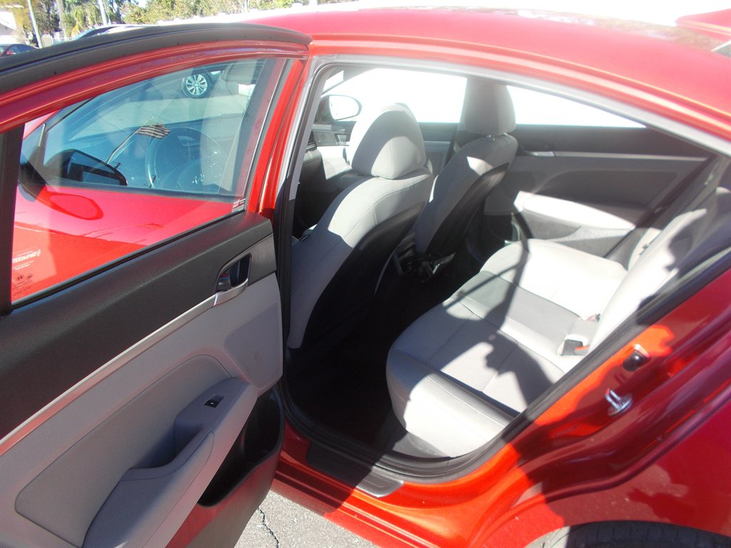2020 Hyundai Elantra Value Edition - Photo 10