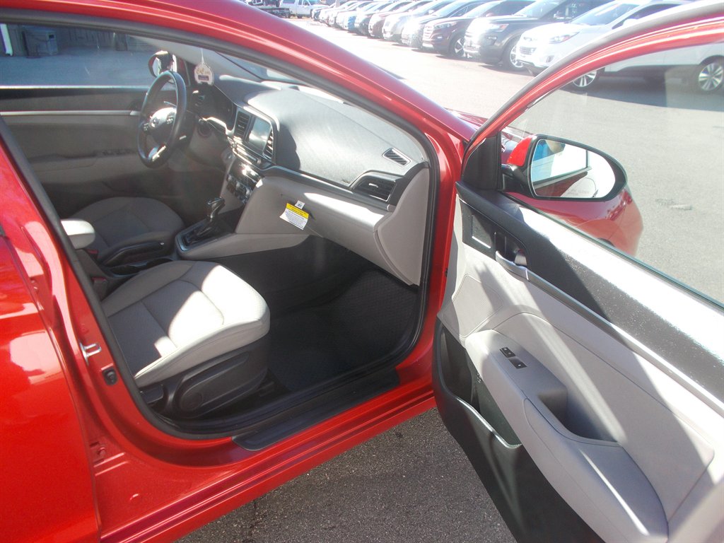 2020 Hyundai Elantra Value Edition - Photo 12