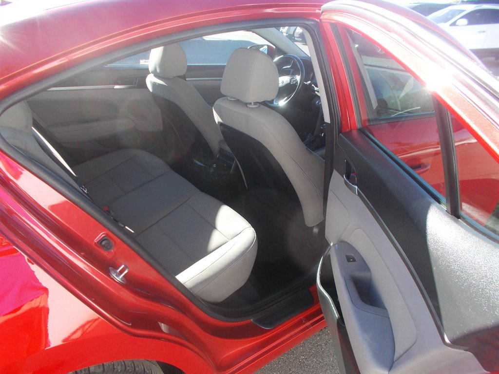 2020 Hyundai Elantra Value Edition - Photo 11