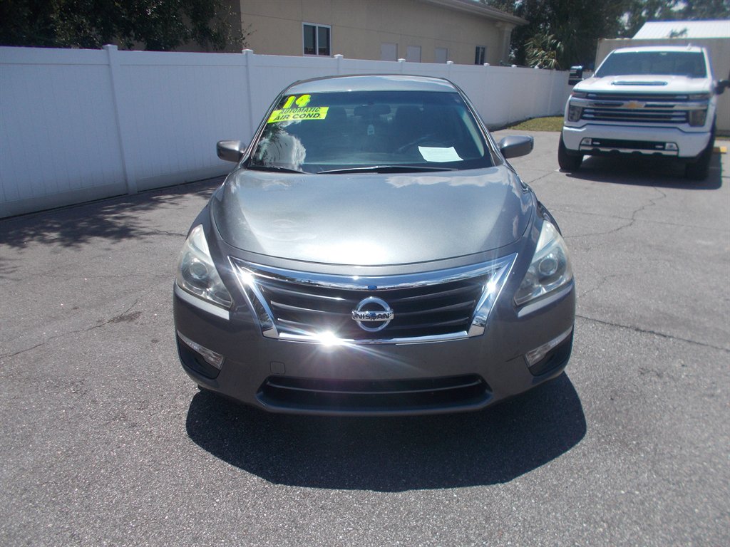 2014 Nissan Altima S's photo