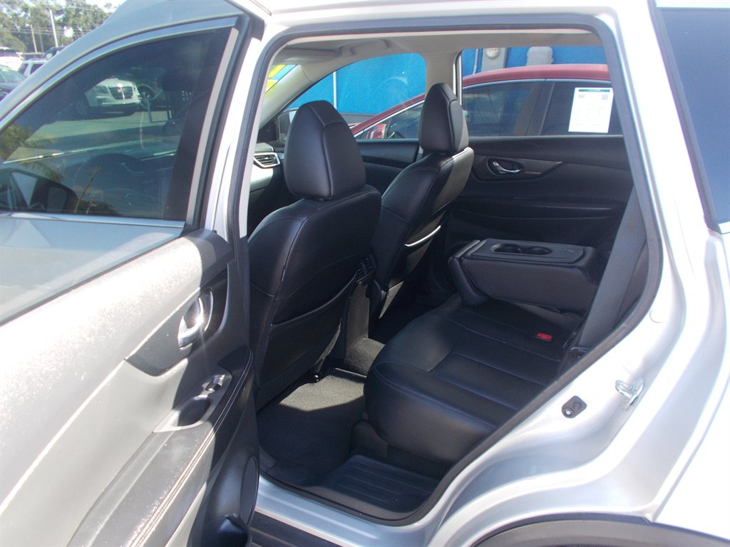 2016 Nissan Rogue - $11,995