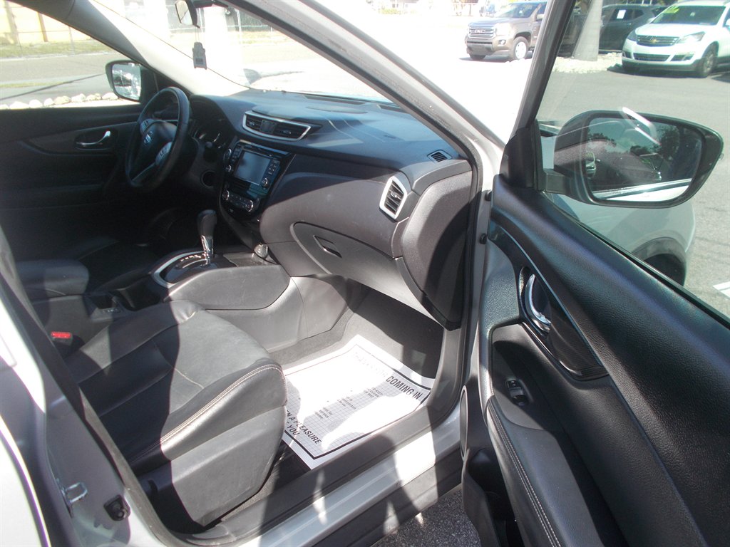2016 Nissan Rogue - $11,995