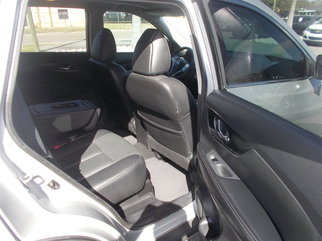 2016 Nissan Rogue - $11,995