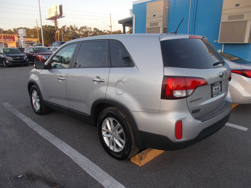 2014 Kia Sorento - $11,995