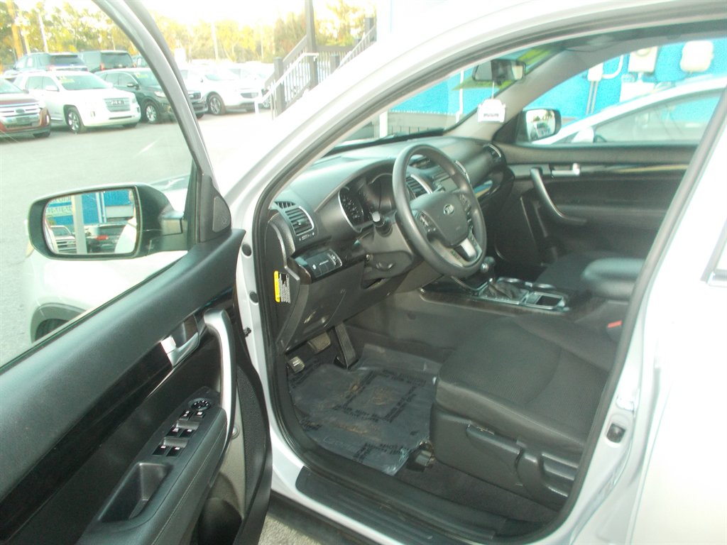 2014 Kia Sorento - $11,995