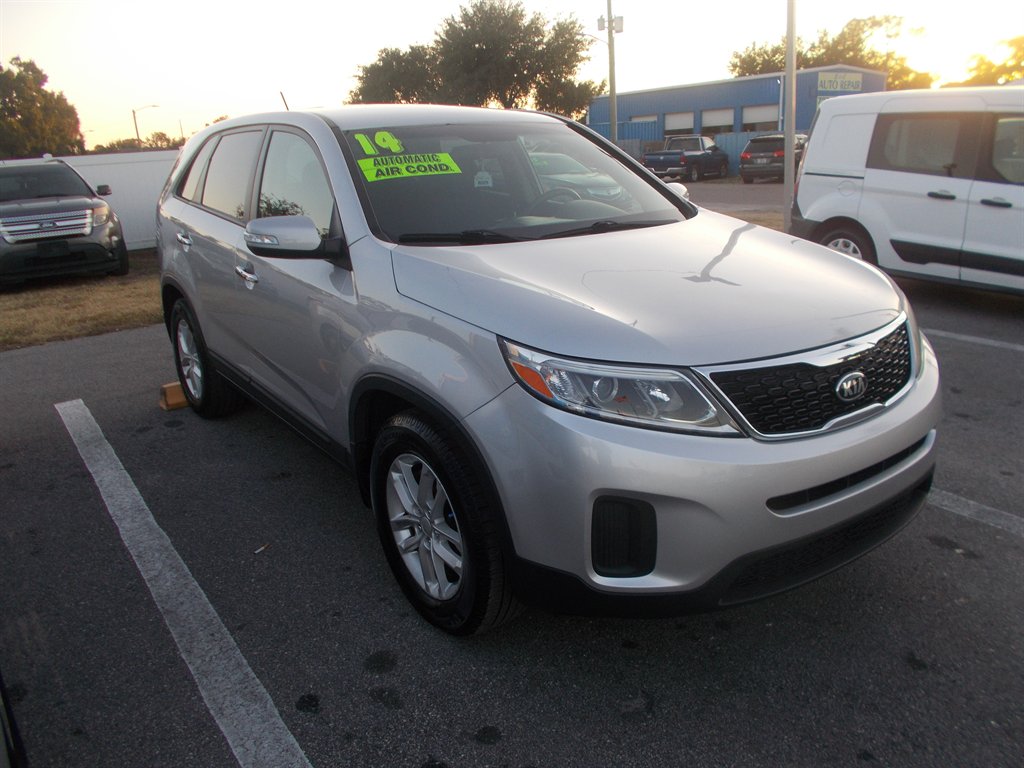 2014 Kia Sorento - $11,995