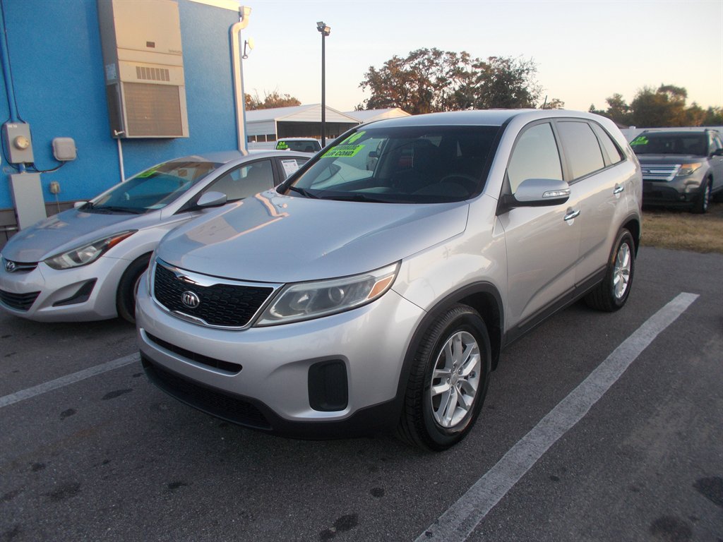 2014 Kia Sorento - $11,995