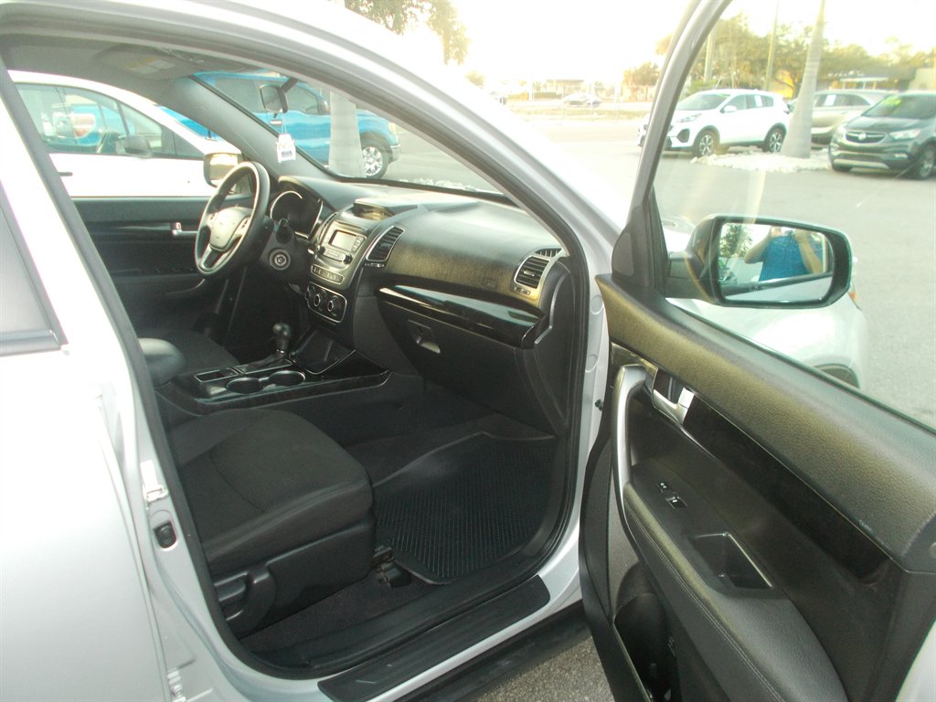 2014 Kia Sorento - $11,995