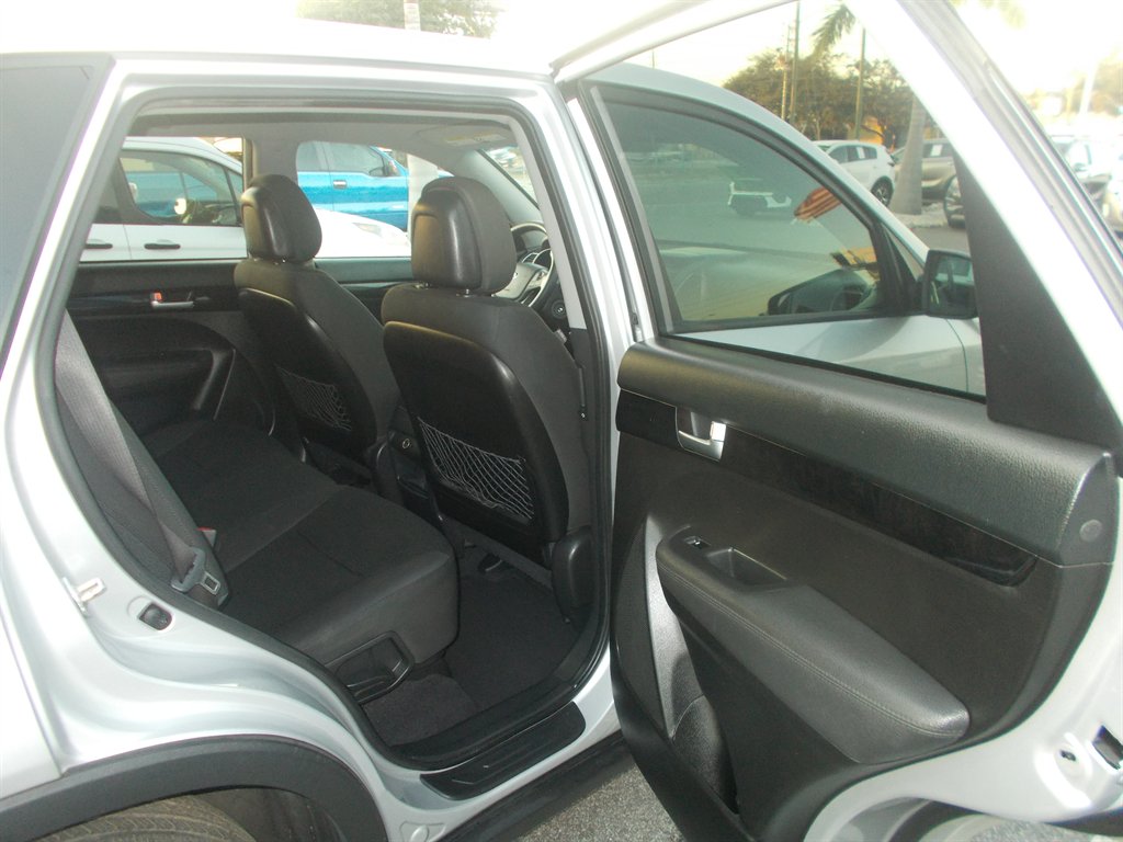 2014 Kia Sorento - $11,995