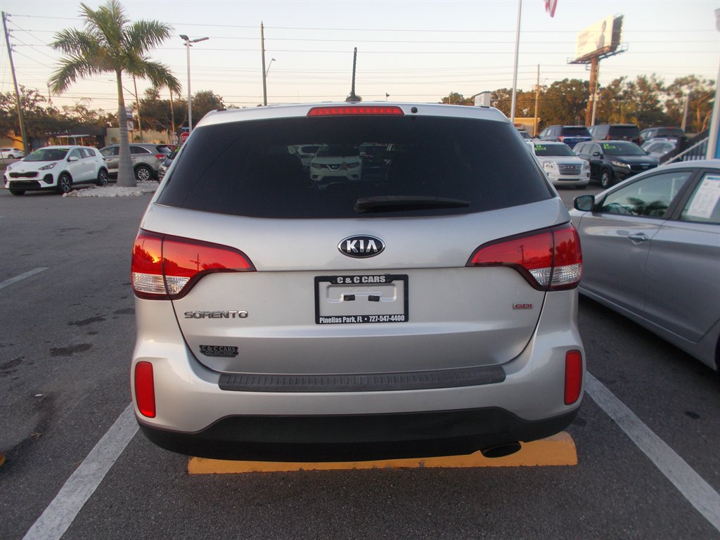 2014 Kia Sorento - $11,995