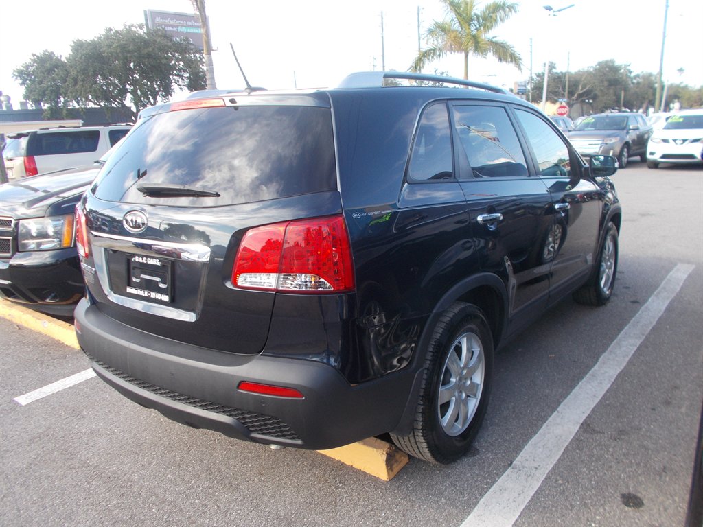 2013 Kia Sorento - $10,995