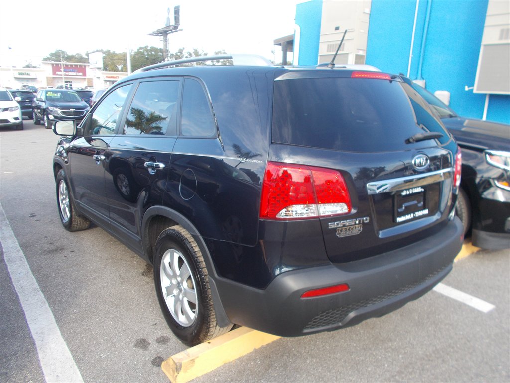 2013 Kia Sorento - $10,995