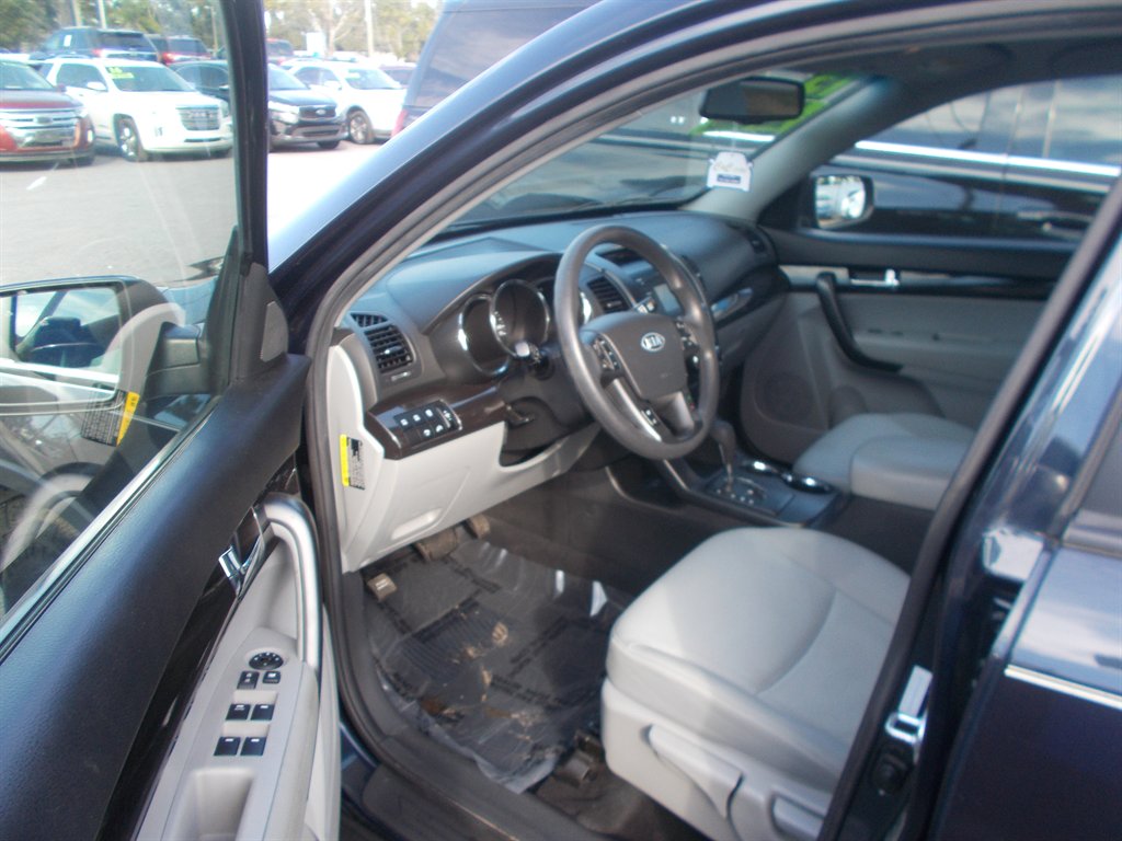 2013 Kia Sorento - $10,995