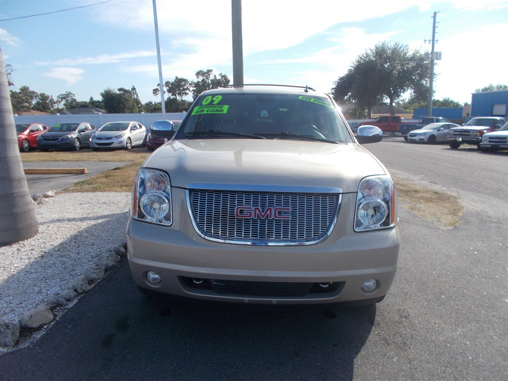 2009 GMC Yukon XL SLT2's photo