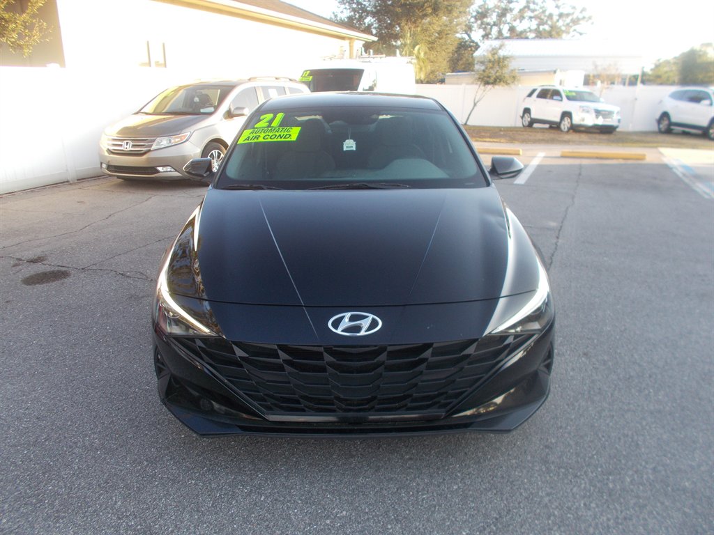 2021 Hyundai Elantra SE's photo