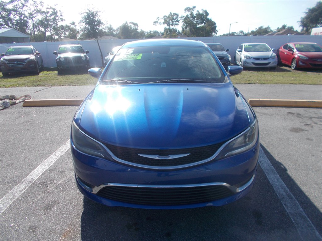 2015 Chrysler 200 Limited's photo