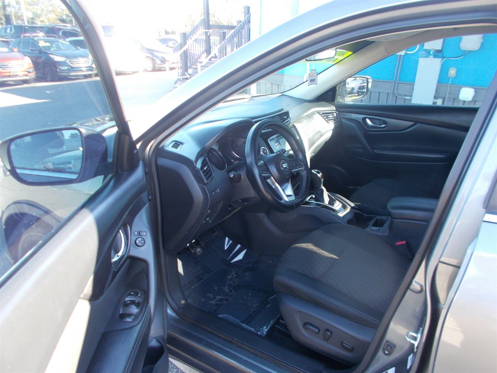 2017 Nissan Rogue - $11,995