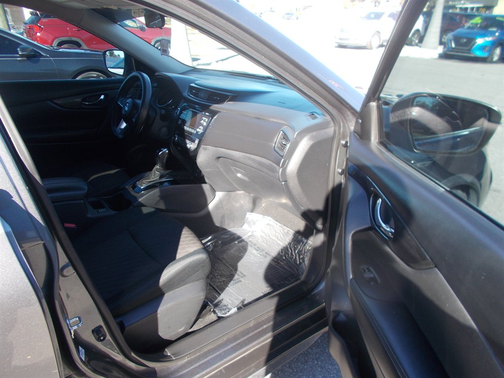 2017 Nissan Rogue - $11,995